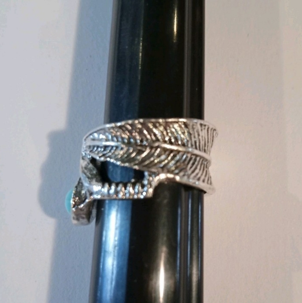 Southwestern Silver Tone Wide Feather Wrap Simulated Turquoise Cabachon Stone - Picture 3 of 4